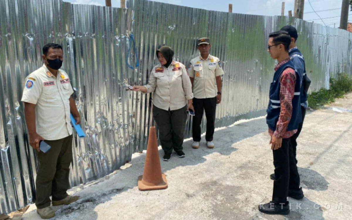 Thumbnail Berita - Izin Belum Lengkap, Pabrik Pemotongan Ayam di Jombang Disetop Satpol PP