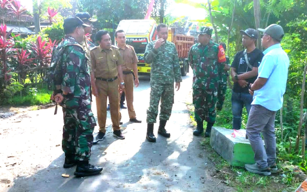 Thumbnail Berita - Kolaborasi Solid TNI dan Pemdes Joho di Tulungagung, Hadirkan Jembatan Penghubung Harapan