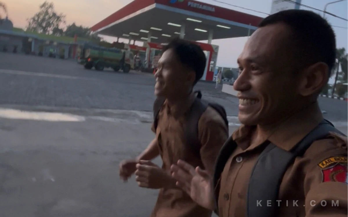 Inspiratif! Guru SMPN 1 Kasiman Bojonegoro Tempuh 4 Km dengan Lari untuk Dukung Bike to Work