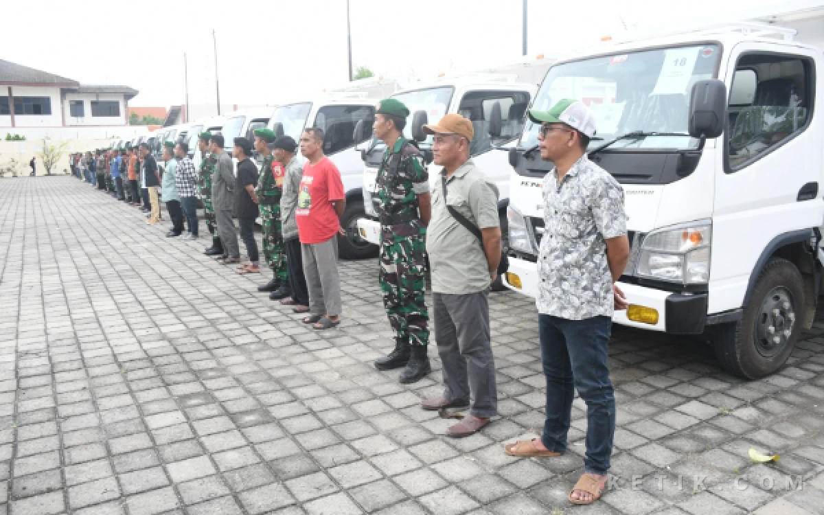Thumbnail Berita - Kodim 0815 Mojokerto Salurkan 36 Truk Operasional untuk Desa dan Koperasi Merah Putih