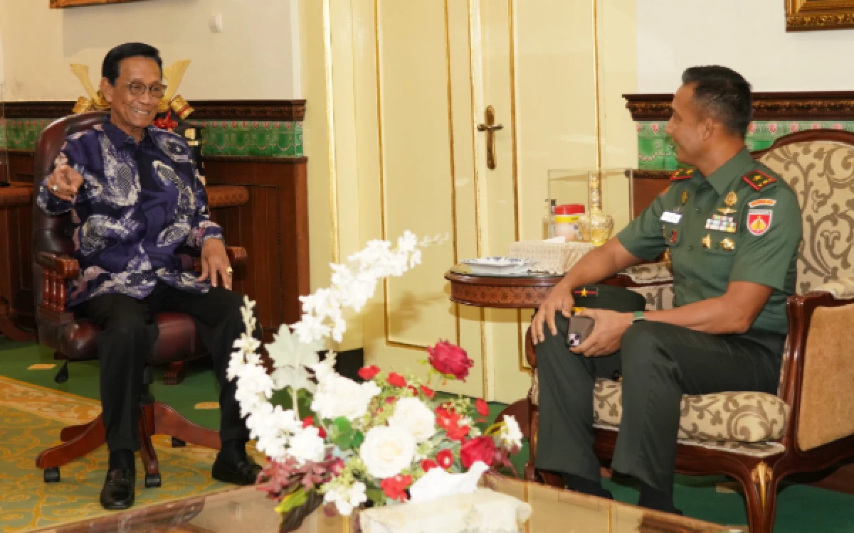 Thumbnail Berita - Sowan ke Sri Sultan HB X, Danrem 072/Pamungkas Bicara Ketahanan Nasional dan Budaya Yogyakarta