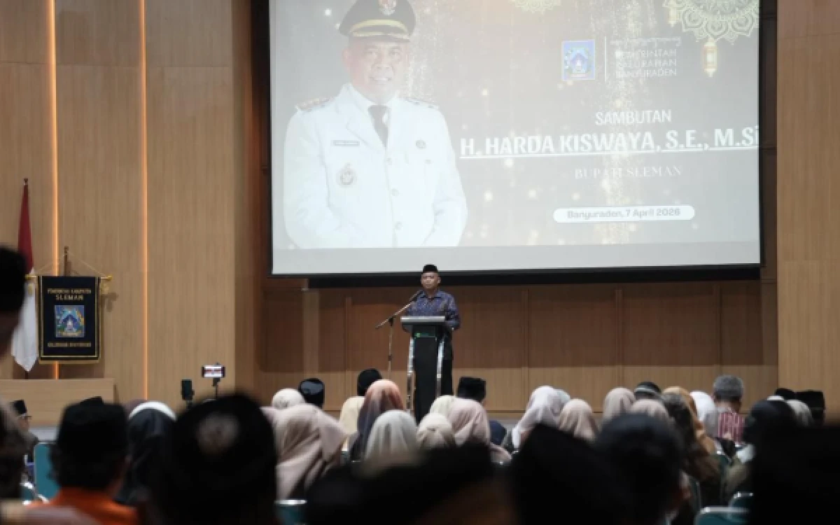 Thumbnail Berita - Bupati Harda Kiswaya Kukuhkan Pengurus LKK Banyuraden, Tekankan Sinergi Membangun Sleman