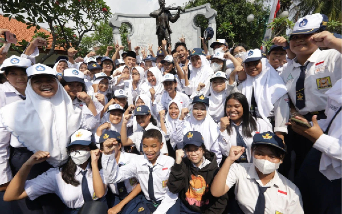 Thumbnail Berita - Pelajar SMP di Surabaya Dilarang Gunakan Sepeda Motor, Disdik Siapkan Sanksi Bagi Pelanggar