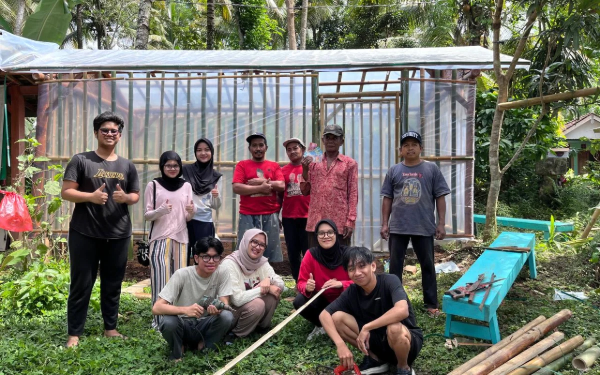 Thumbnail Berita - UB Sulap Limbah Kambing Jadi Pupuk Bernilai Jual di Banyuwangi