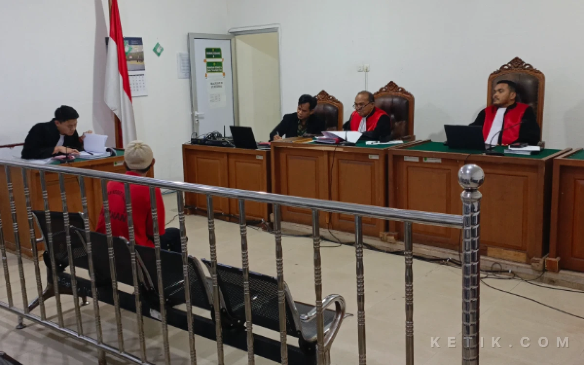 Thumbnail Berita - Tergiur Tutup Utang Pinjol, Sales Farmasi di Palembang Gelapkan Uang Perusahaan Rp197 Juta