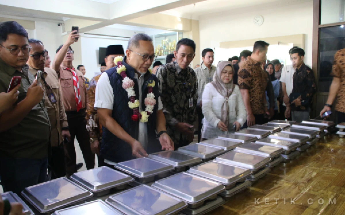 Thumbnail Berita - MBG di Jombang Belum Merata, Zulhas Ungkap Baru 15 Persen Sekolah Berbasis Agama Terlayani