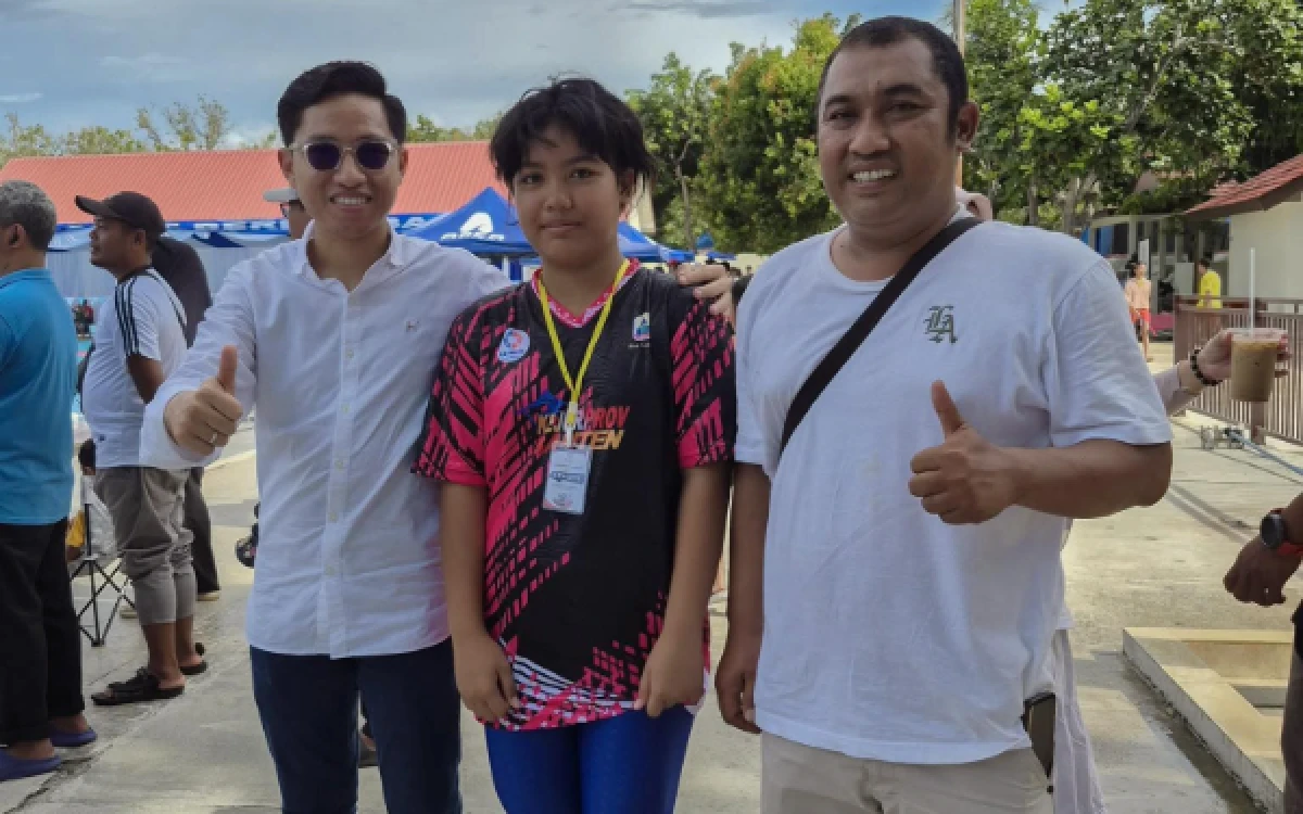 Siswi SD Bayah Naura Heruni Wakili Lebak di Kejurprov Renang, Anggota DPRD Muammar: Semangat! Berikan yang Terbaik