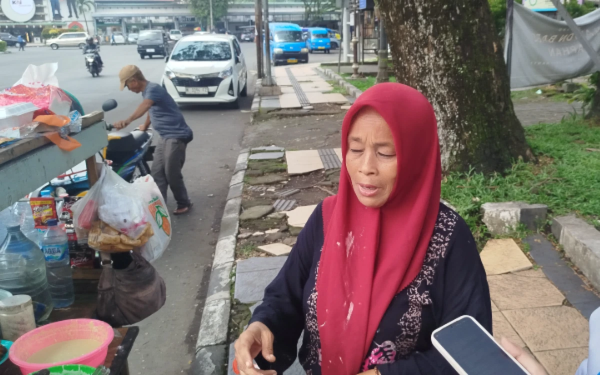 Dilema Pedagang Kecil Saat Harga Plastik Naik, Harga Jual Tak Berani Ikut