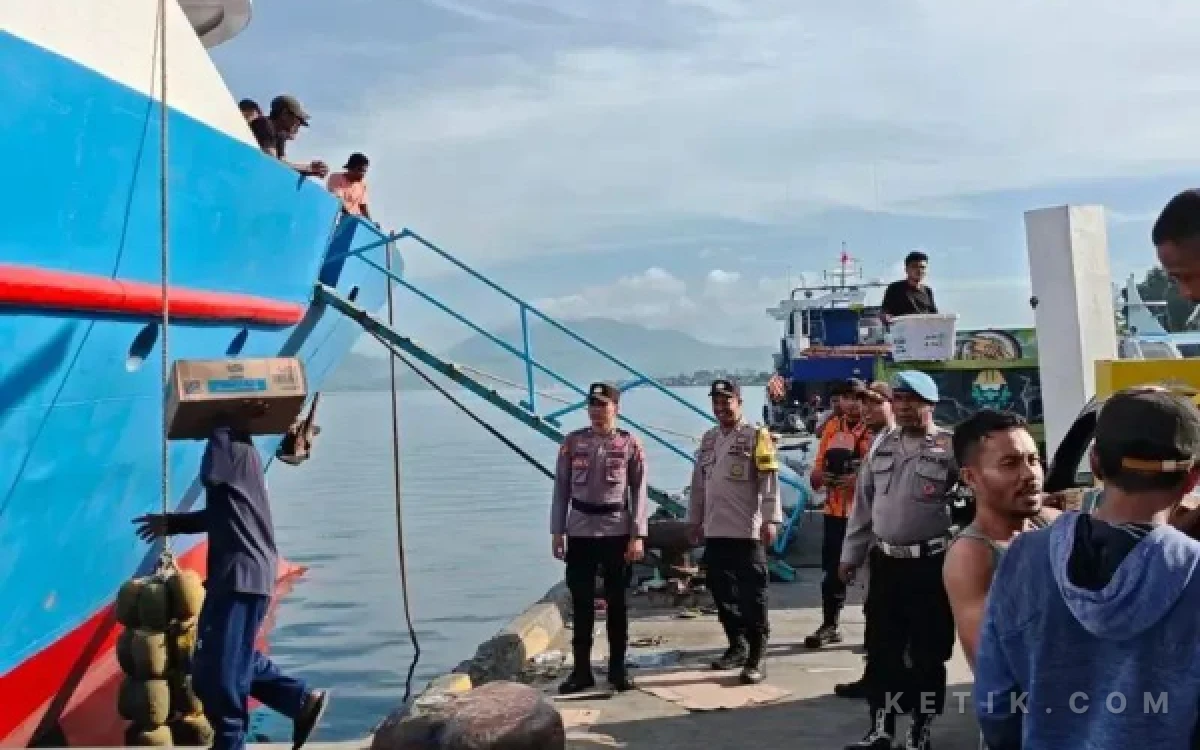 Thumbnail Berita - Pelabuhan Kupal Jadi Jagoan PAD Dishub Halsel, Ramli Manui Mulai Waswas Tahun Ini