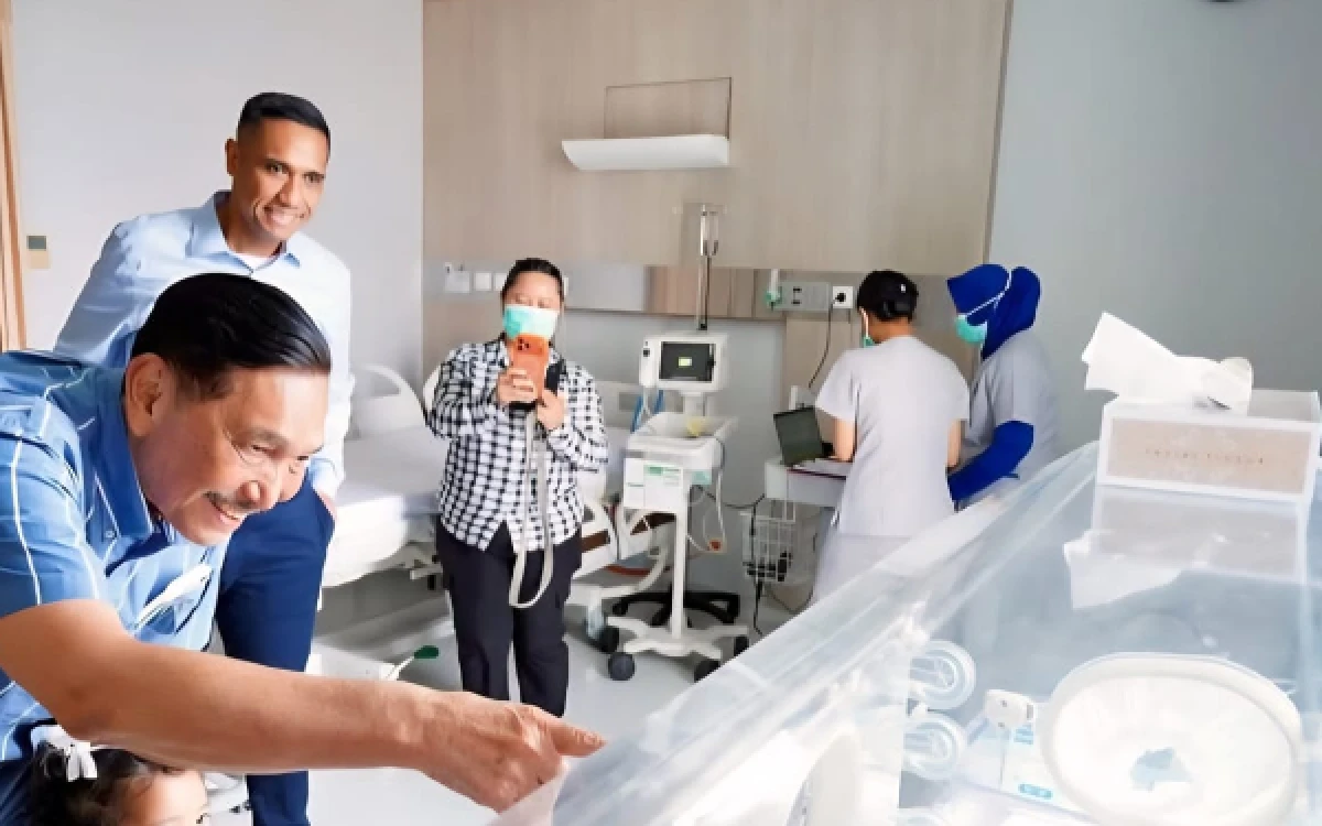 Thumbnail Berita - Berakhir Pekan di Surabaya! Luhut Pandjaitan: Selamat Datang di Dunia Tio, Cucu Opung