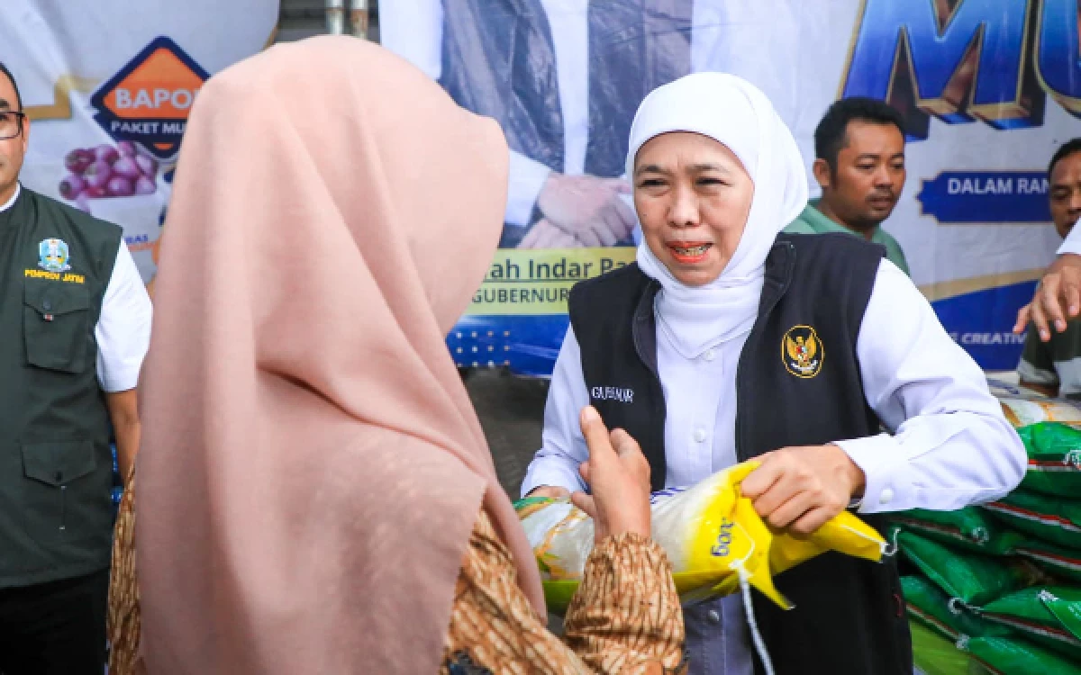 Thumbnail Berita - Terbaik! Gubernur Khofifah Sudah 59 Kali Gelar Pasar Murah Jaga Stabilitas Harga Pangan