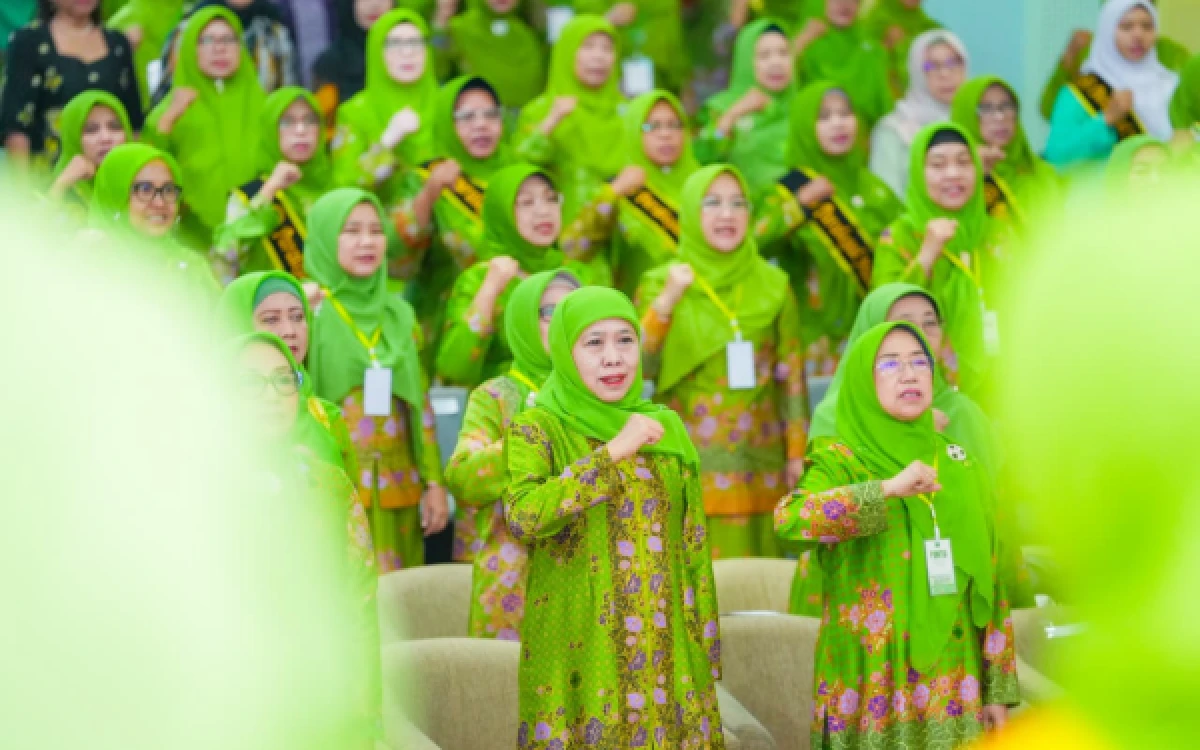 Thumbnail Berita - Muslimat NU Serukan Dunia Tanpa Perang, Khofifah dan Arifah Saksikan Deklarasi 9 Tuntutan ke PBB