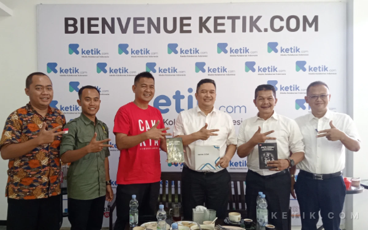 Thumbnail Berita - Sekda Kabupaten Malang Terpukau Graha Ketik, Dikelilingi UMKM hingga Ketagihan Pempek Palembang Khas Cemorokandang