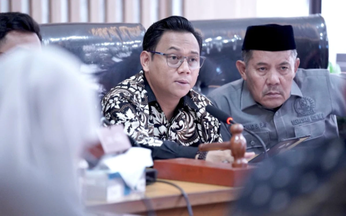 Thumbnail Berita - Produksi Sampah 1.800 Ton per Hari, Waka DPRD Kabupaten Bandung Hailuki Dorong Terobosan Besar dan Kemitraan Swasta