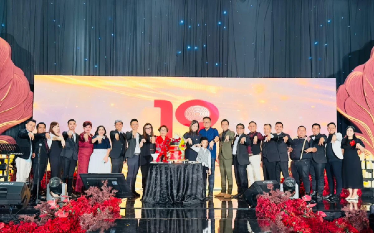 Thumbnail Berita - Merayakan 19 Tahun Dedikasi, Mercure Surabaya Grand Mirama Gelar "The Symphony of Nineteen" dengan Penampilan Airlangga Orchestra