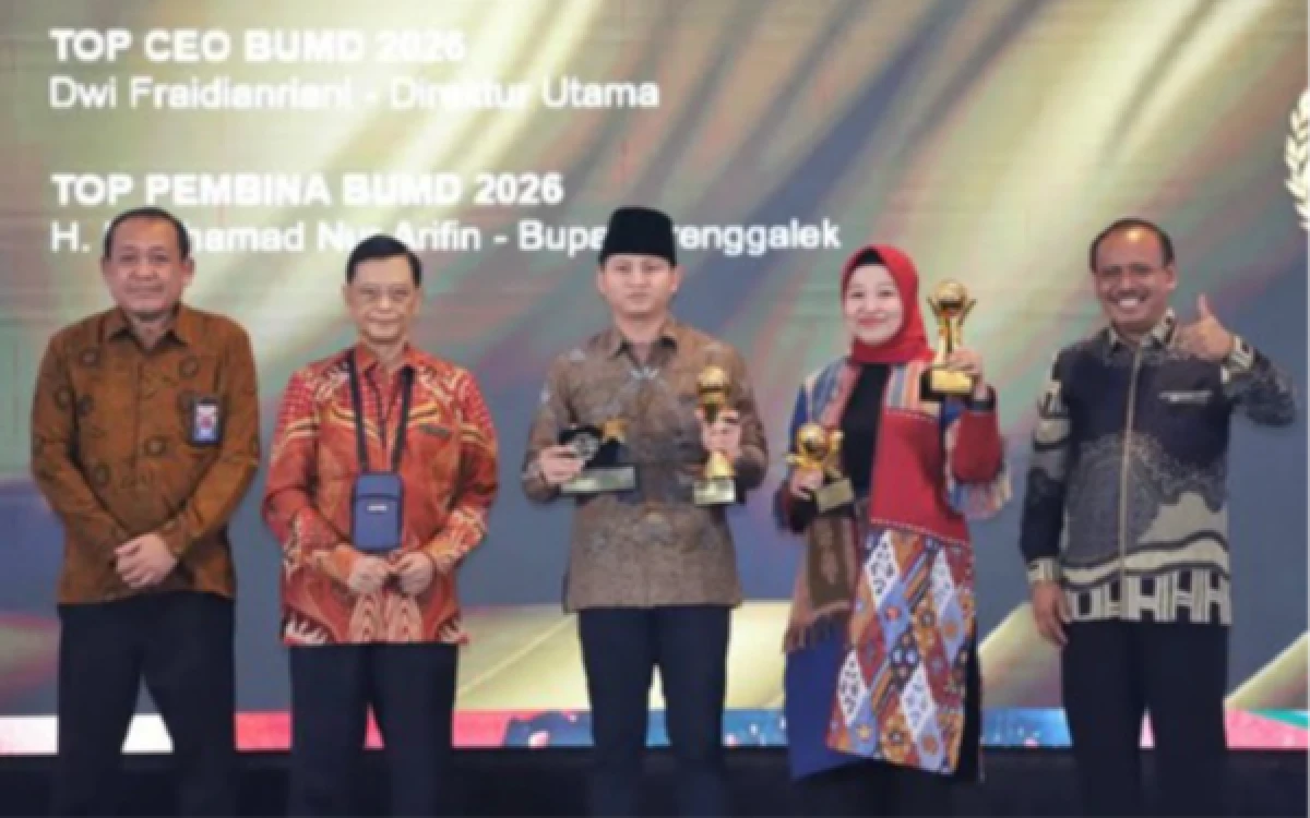 Thumbnail Berita - Trenggalek Raih Double Winner TOP BUMD 2026