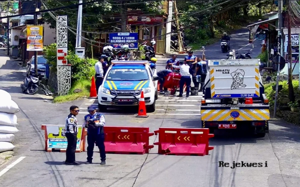 Thumbnail Berita - Banyak yang Nekat Lewat, Jalur Klemuk Kota Batu Ditutup dengan Barrier dan Dipasang CCTV