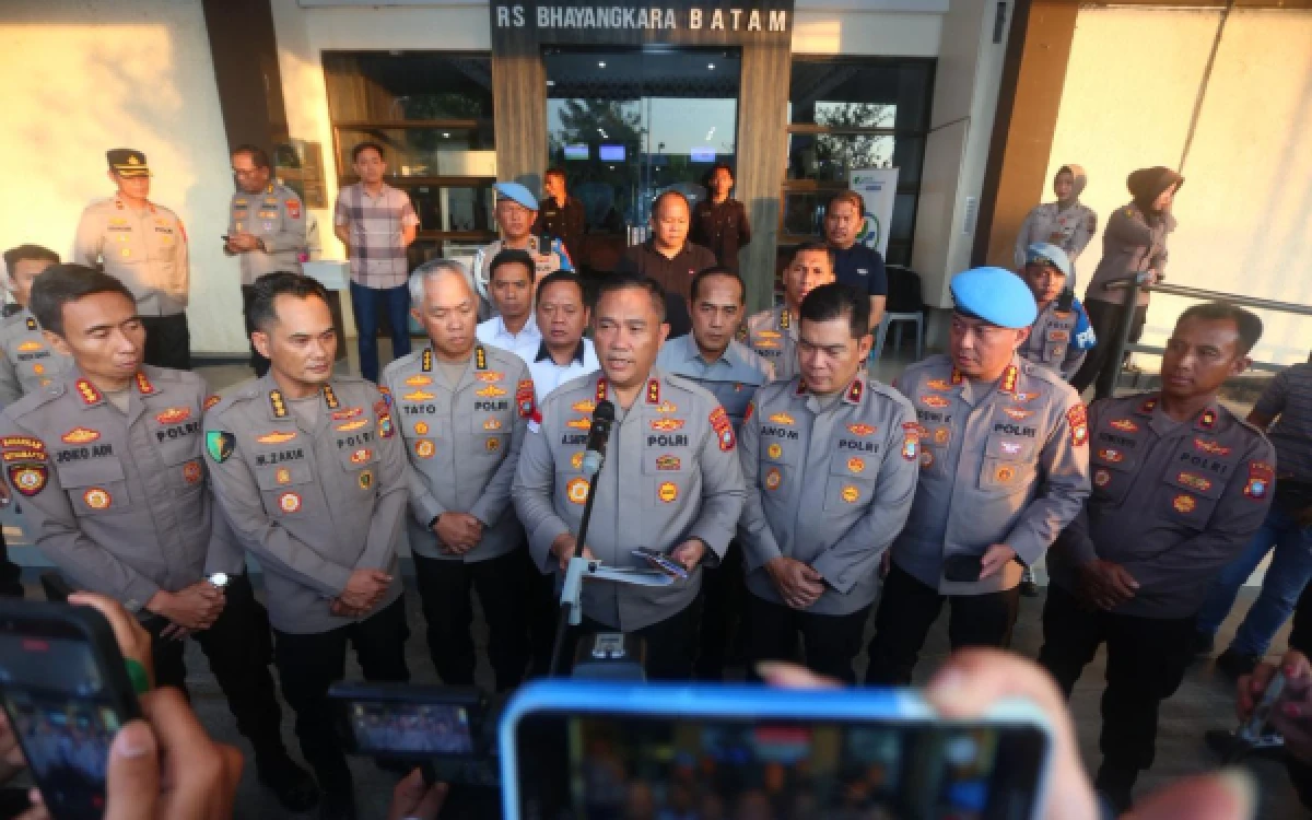 Thumbnail Berita - Kapolda Kepri Tegaskan Penanganan Kasus Meninggalnya Bripda NS Secara Transparan: Tak Ada yang Ditutupi