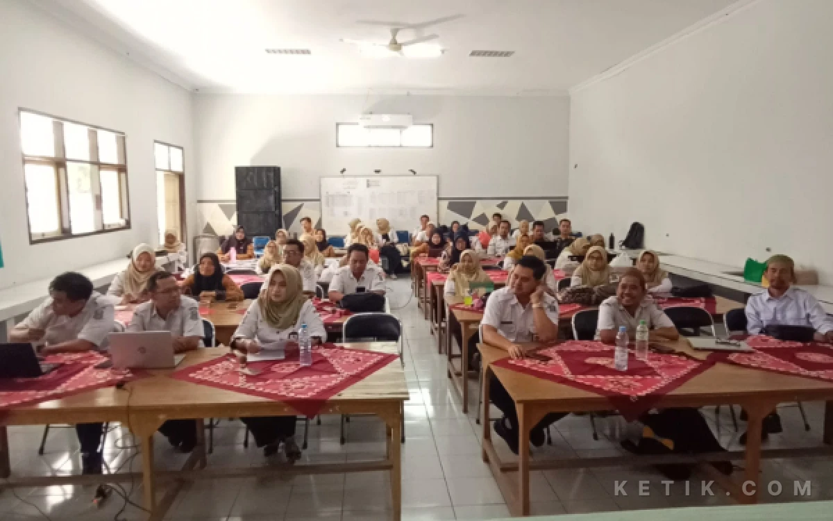 Thumbnail Berita - Semarak HUT ke-34, Kombel SMAGONTA Ceria Gelar Workshop AI Generatif untuk Transformasi Pembelajaran