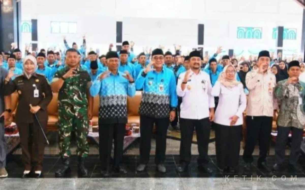 Thumbnail Berita - 749 Calon Jemaah Haji Pemalang Dilepas, Ini Pesan Bupati Anom