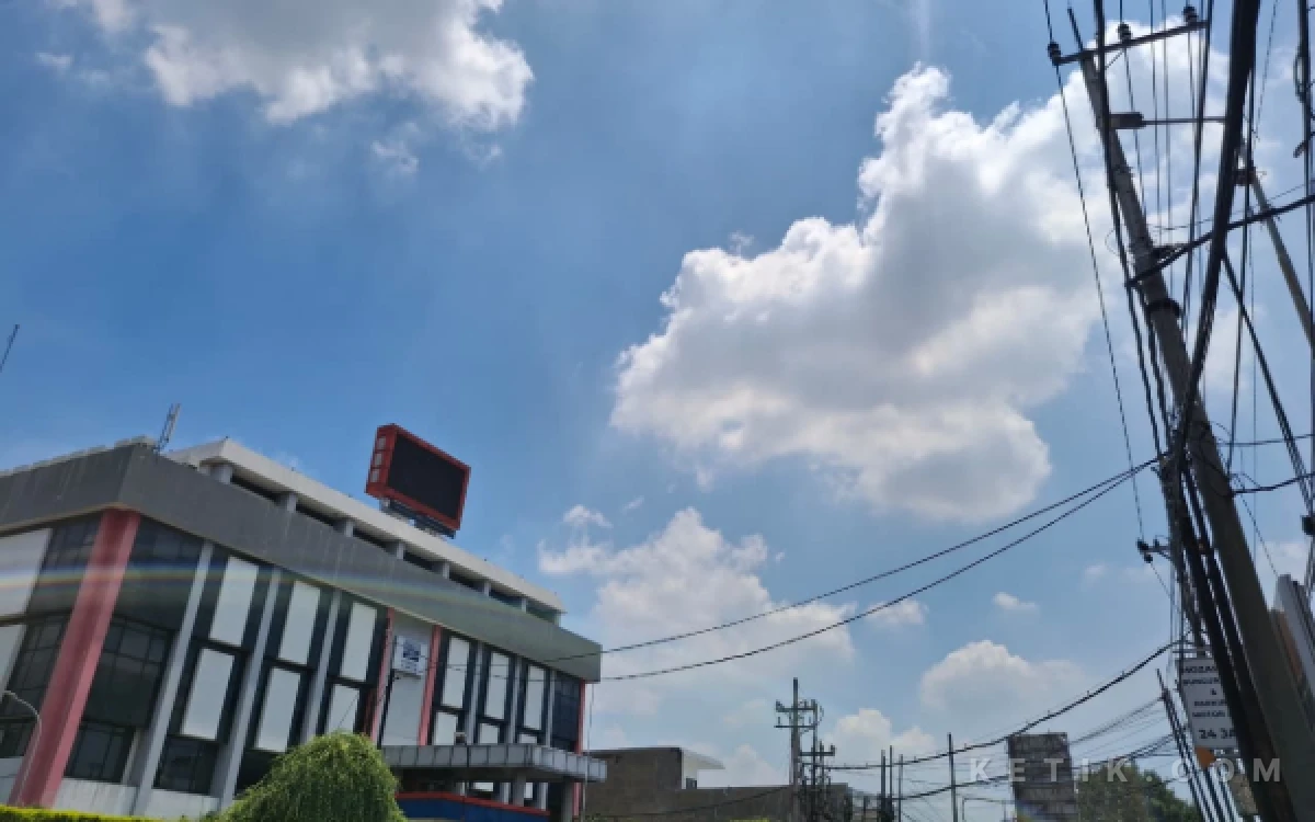 Thumbnail Berita - Prakiraan Cuaca Hari Ini 16 April 2026: Surabaya Cerah, Kota Batu Berkabut