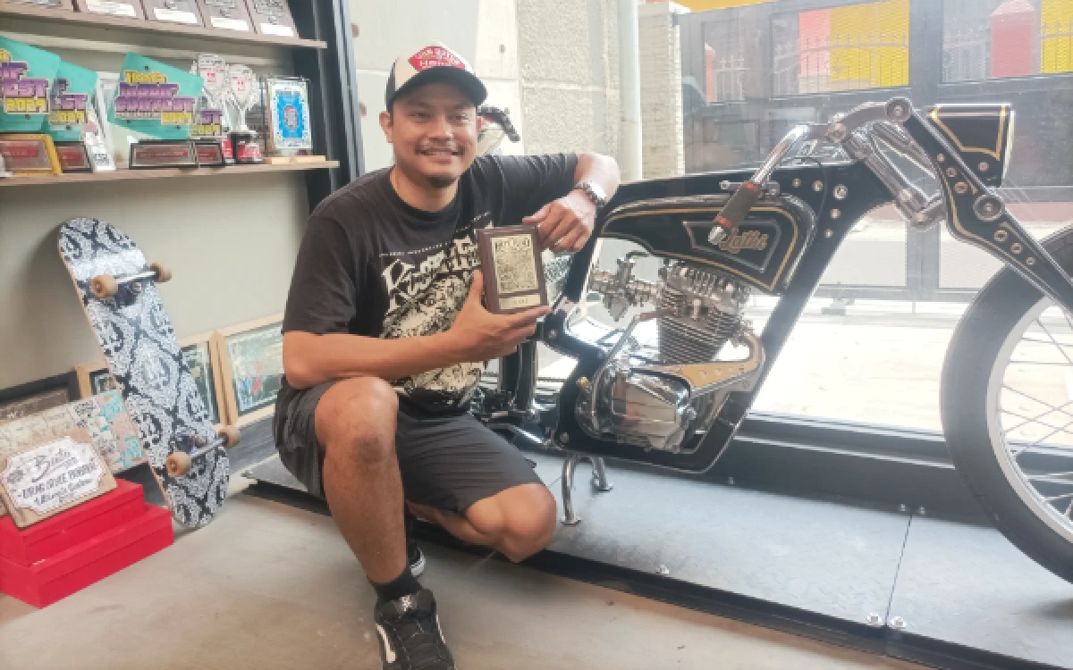 Thumbnail Berita - Sosok Vulla Hendrata, Builder Kota Malang yang Mendunia lewat Karya Kustom Motor Matik Arjuno