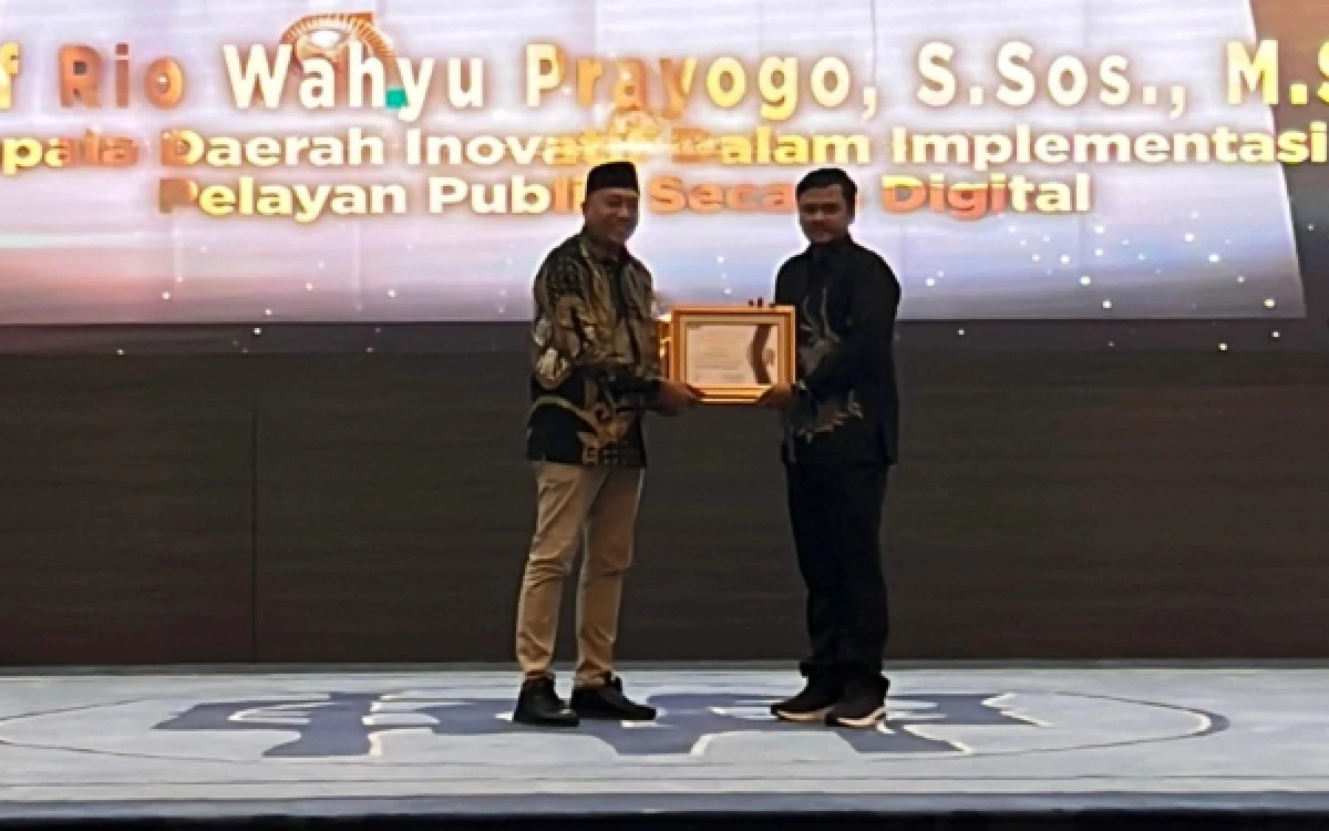 Thumbnail Berita - Bupati Situbondo Dapat Penghargaan Kepala Daerah Inovatif