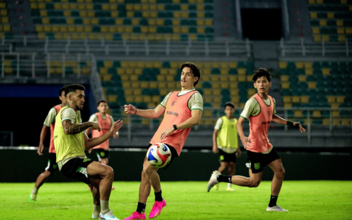 Thumbnail Berita - Derbi Suramadu, Persebaya Waspadai Motivasi Berlipat Madura United