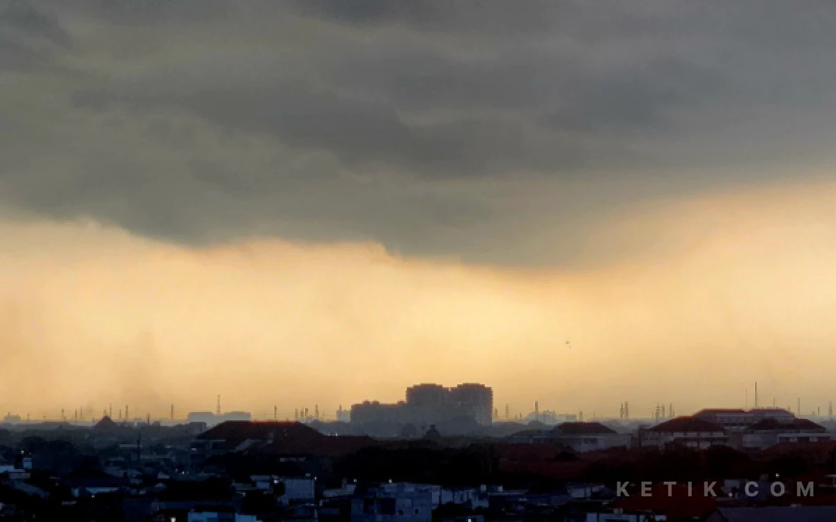 Thumbnail Berita - Prakiraan Cuaca Hari Ini , Jumat 17 April 2026: Jakarta dan Bandung Berawan