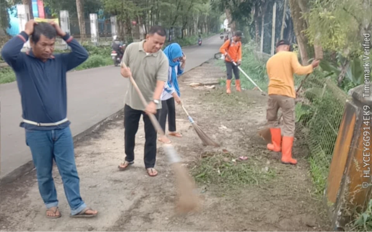 Thumbnail Berita - DLH Lebak Rutin Gelar Korve, Tanamkan Budaya Bersih dan Dukung Gerakan Indonesia ASRI