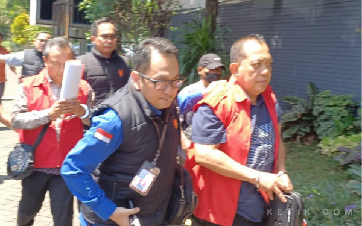 Thumbnail Berita - Kejati Jatim Tetapkan 3 Tersangka Dugaan Korupsi Perizinan Dinas ESDM