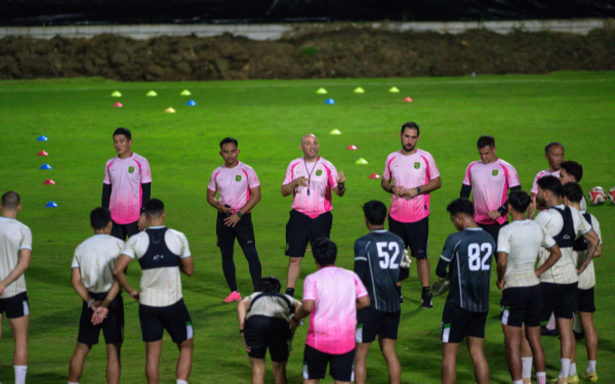 Thumbnail Berita - Daftar Susunan Pemain Persebaya di Derbi Suramadu, Bajul Ijo Wajib Menang!