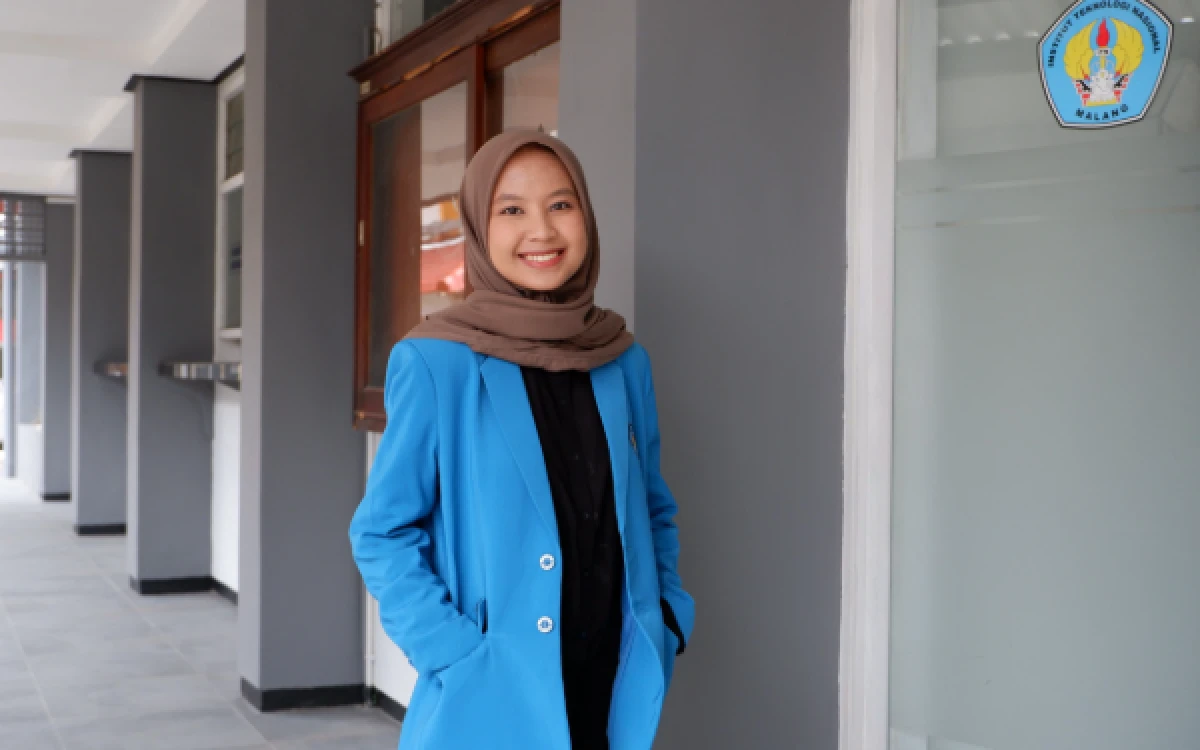Thumbnail Berita - Susun Skripsi Sambil Goreng Cireng, Marita Jadi Lulusan Terbaik Informatika ITN Malang