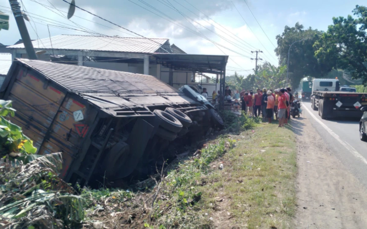 Thumbnail Berita - Laka Maut di Doudo Panceng Salip Truk, Dua Orang Meninggal Dunia