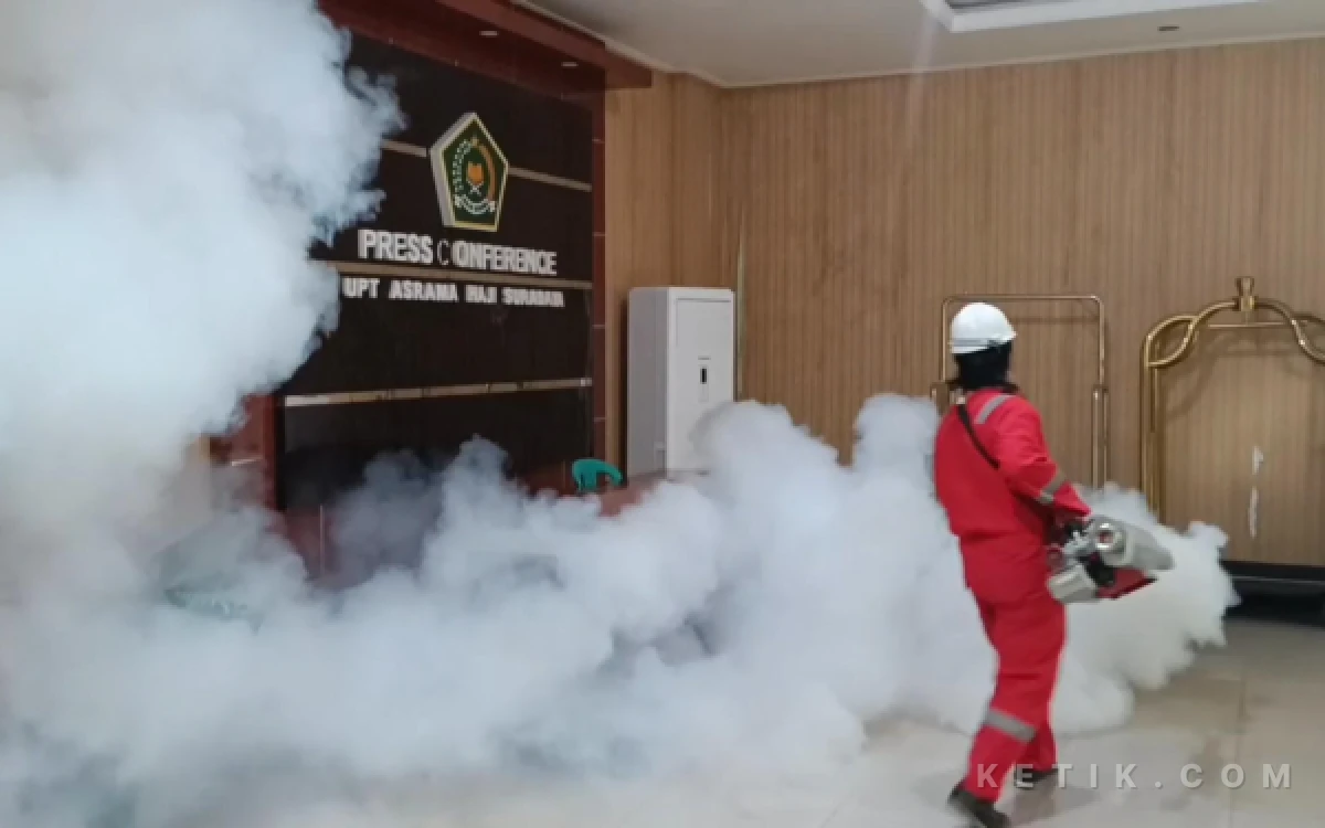 Thumbnail Berita - BBKK Surabaya Fogging Asrama Haji, Cegah Demam Berdarah Kepada JCH