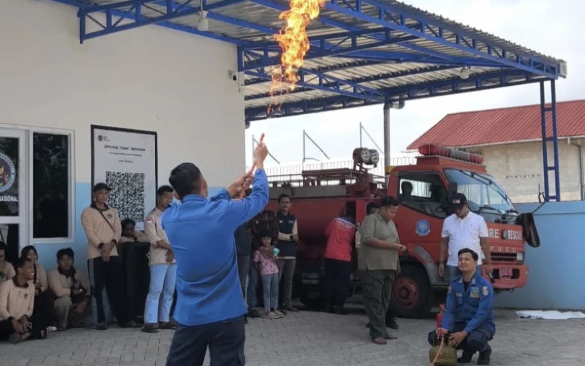 Thumbnail Berita - SPPG Mulyorejo Tuban Gandeng Damkar, Edukasi Relawan soal Mitigasi Kebakaran