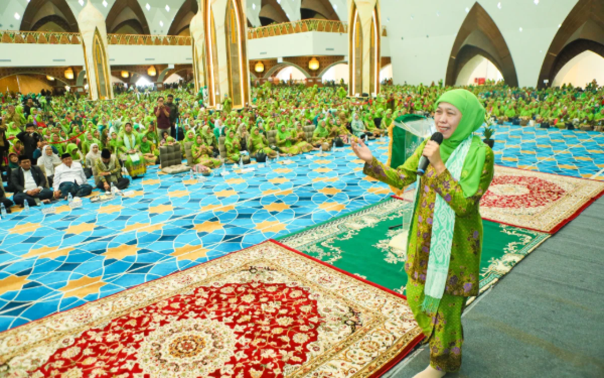 Thumbnail Berita - 50 Ribu Muslimat NU Jabar Gaungkan Perdamaian Dunia, Gubernur Khofifah Pimpin Seruan damai ke PBB