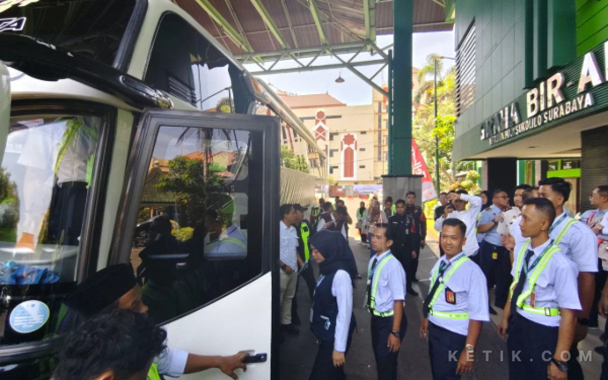 Thumbnail Berita - Sambut JCH 2026, Asrama Haji Embarkasi Surabaya Gelar Simulasi