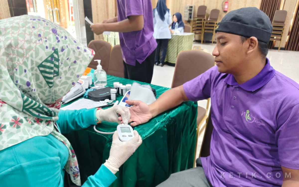 Thumbnail Berita - BBKK Surabaya Gelar Rectal Swab kepada Petugas Katering, Cegah Penyakit Menular