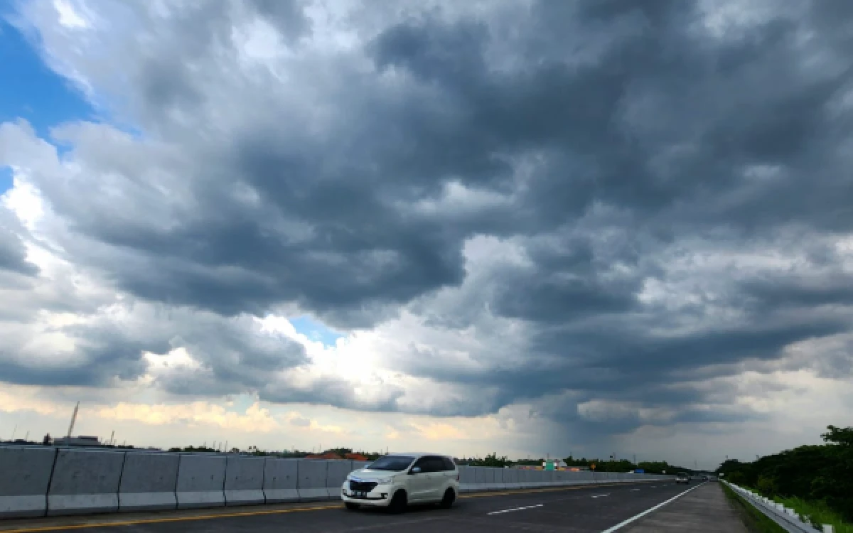 Thumbnail Berita - Prakiraan Cuaca Hari Ini 21 April 2026: Jakarta dan Bengkulu Berawan Tebal