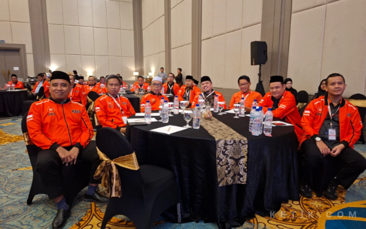 Thumbnail Berita - Empat Legislator PKS Sampang Ikuti Bimtekda, Mahfud Ajak Masyarakat Samakan Frekuensi Wujudkan Pemerintahan yang Bersih