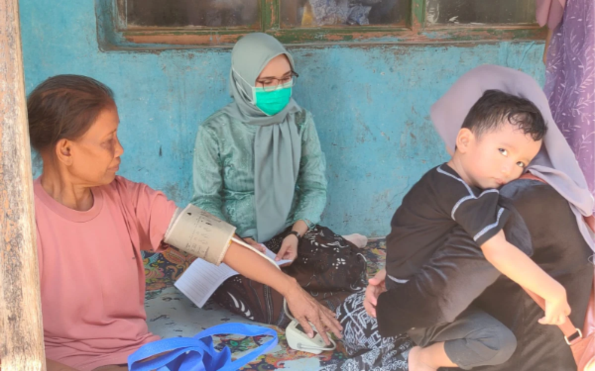 Thumbnail Berita - Peringati Hari Kartini, Puskesmas Jatirokeh Sambangi Warga Berkebutuhan Khusus di Dawuhan