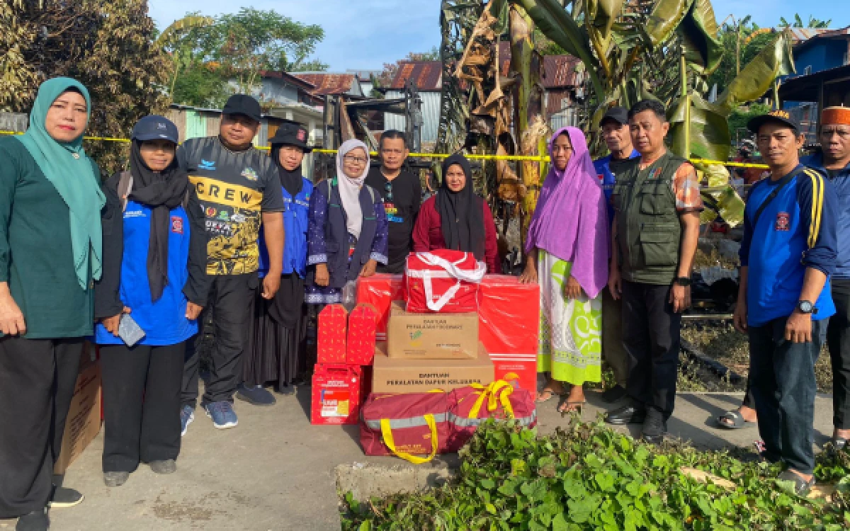 Thumbnail Berita - Gubernur Sulsel Kirim Bantuan untuk Korban Kebakaran di Parepare