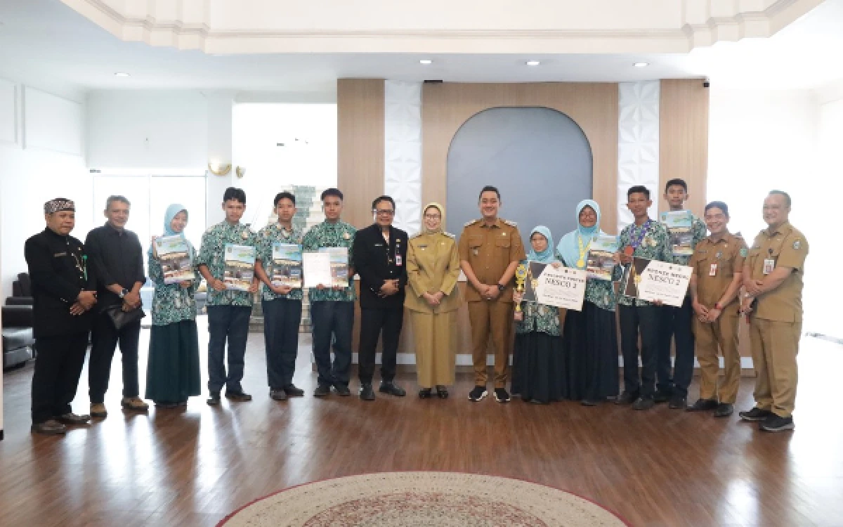 Thumbnail Berita - Siswa SMAN 1 Lumajang Raih Emas IIF 2026, Bukti Generasi Muda Peduli Lingkungan