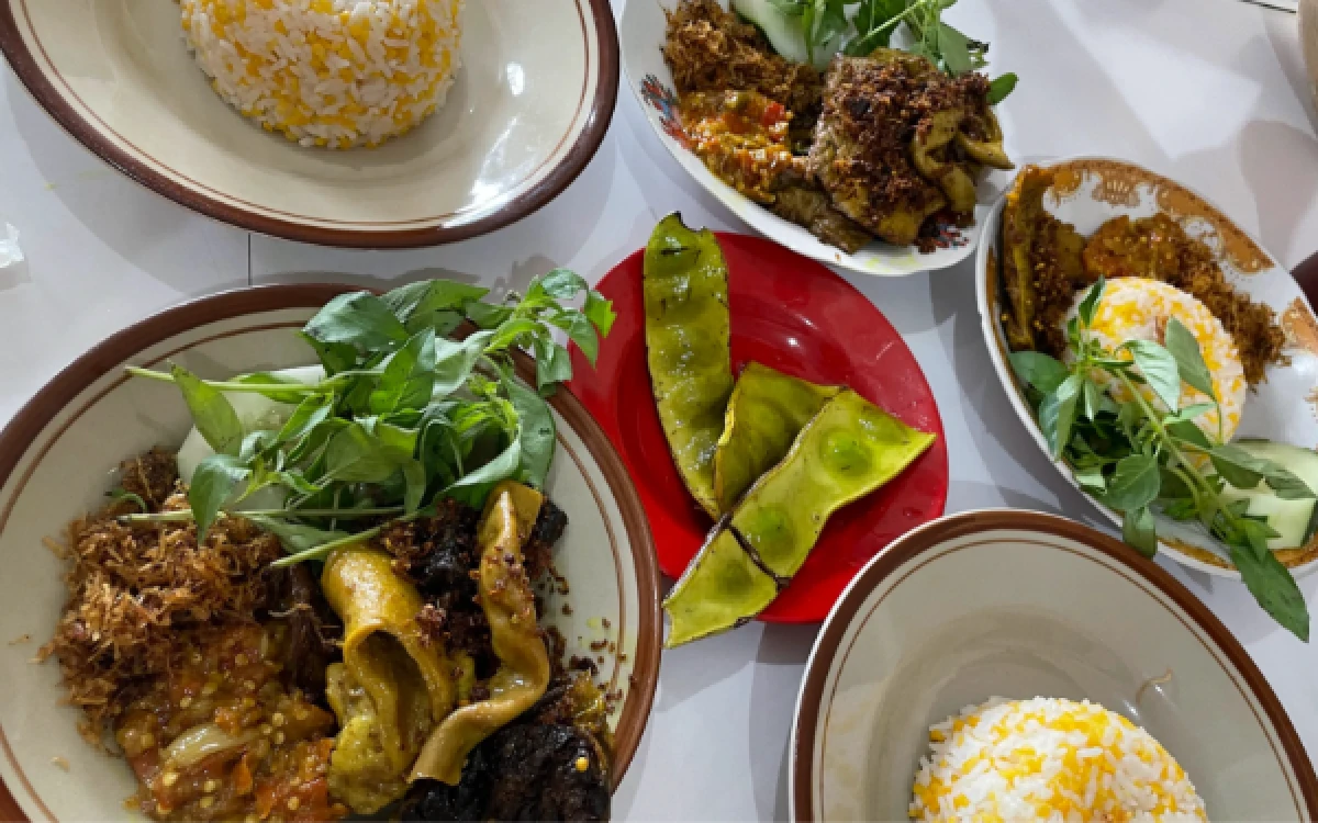 Thumbnail Berita - Sego Babat Gembres Cak Boom, Surga Pecinta Jeroan Porsi Jumbo di Malang