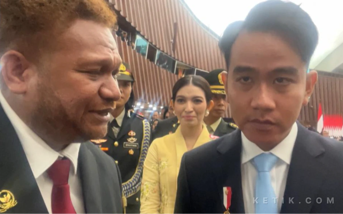 Thumbnail Berita - Senator Papua Barat Daya Usul 100 Rumah untuk Warga Adat Raja Ampat, Minta Dukungan Wapres Gibran