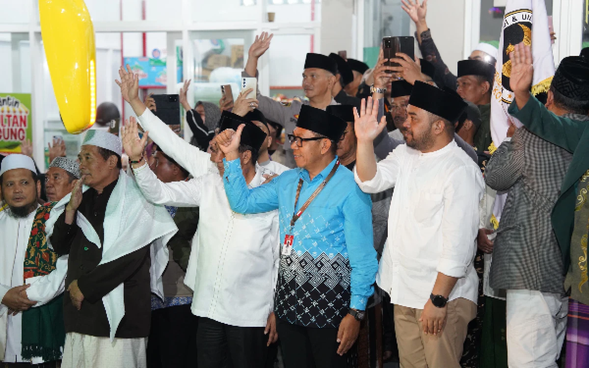 Thumbnail Berita - 226 Jemaah Haji Kota Batu Diberangkatkan, Wali Kota Cak Nur Ikut Kloter 4