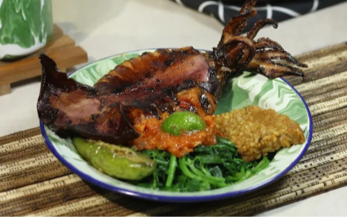 Thumbnail Berita - Pecinta Seafood Wajib Coba! Asapan Sambel Pak Jenggot Tawarkan Cita Rasa Unik