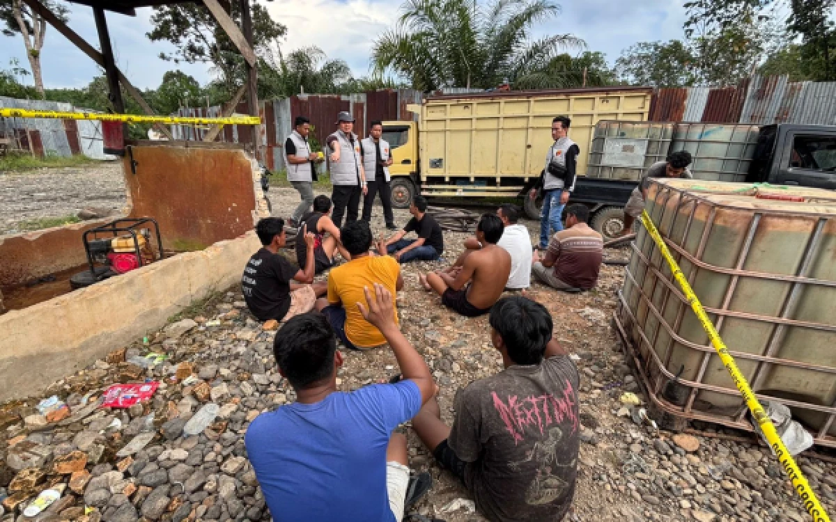 Thumbnail Berita - Praktik Ilegal BBM Subsidi di Musi Rawas Digerebek, Polda Sumsel Amankan 12 Orang