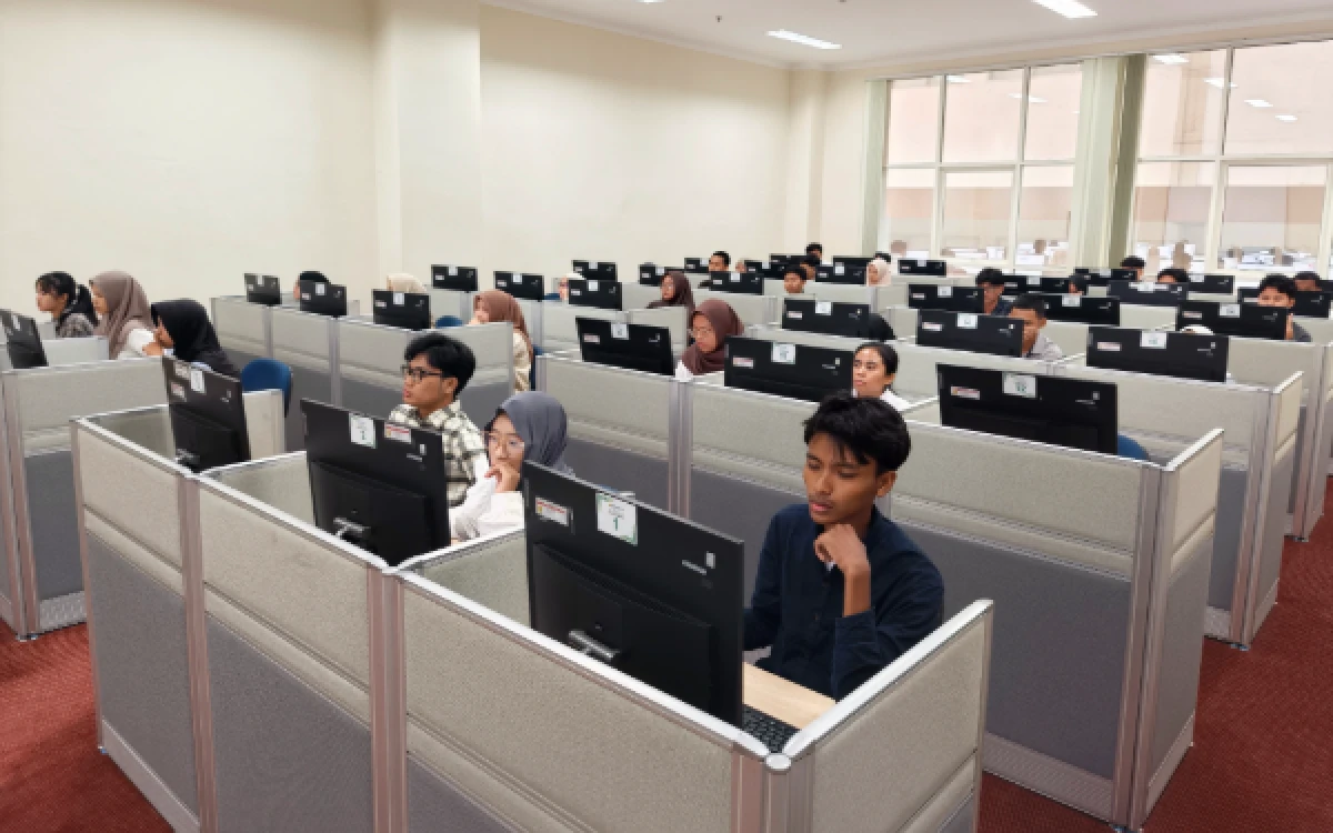 Thumbnail Berita - UPN Veteran Jatim Tangkap Basah Joki UTBK 2026, Modusnya Datang Terlambat